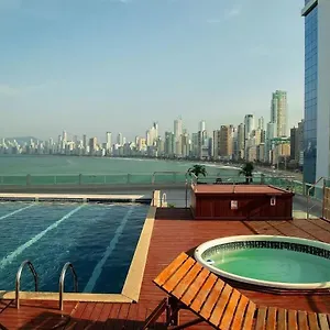  Apartamento Casais, Predio Beira Mar, Em Frente A Roda Gigante